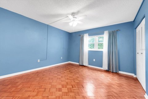 Condo in Dunedin, Florida, 2 bedrooms  № 2202690 - photo 15