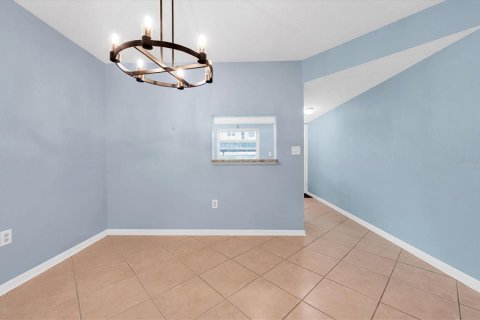 Condo in Dunedin, Florida, 2 bedrooms  № 2202690 - photo 9