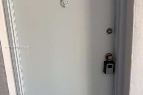 Condominio en alquiler en Sunny Isles Beach, Florida, 1 dormitorio, 52.4 m2 № 1991096 - foto 10