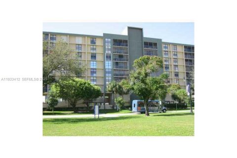 Condominio en alquiler en Sunny Isles Beach, Florida, 1 dormitorio, 52.4 m2 № 1991096 - foto 20