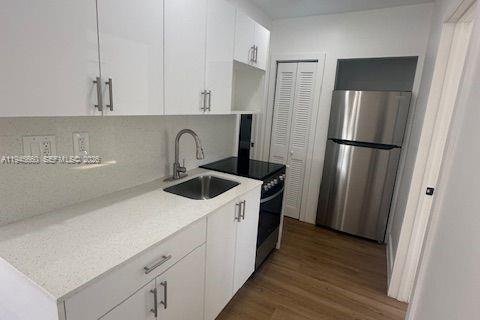 Снять в аренду квартиру в Майами, Флорида 2 спальни, 55.74м2, № 2002039 - фото 11