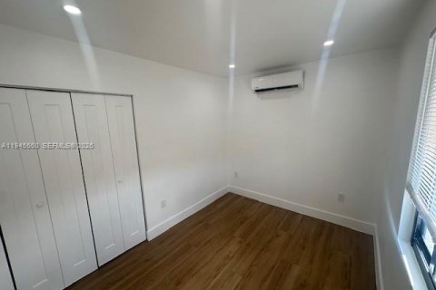 Снять в аренду квартиру в Майами, Флорида 2 спальни, 55.74м2, № 2002039 - фото 4