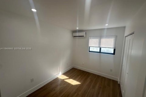 Снять в аренду квартиру в Майами, Флорида 2 спальни, 55.74м2, № 2002039 - фото 7