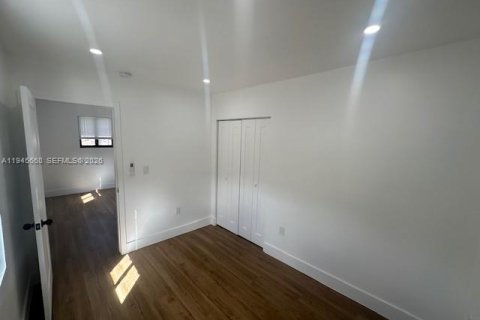 Снять в аренду квартиру в Майами, Флорида 2 спальни, 55.74м2, № 2002039 - фото 6