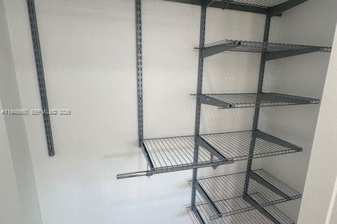 Снять в аренду квартиру в Майами, Флорида 2 спальни, 55.74м2, № 2002039 - фото 5