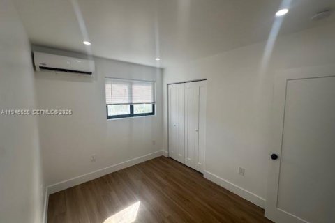 Снять в аренду квартиру в Майами, Флорида 2 спальни, 55.74м2, № 2002039 - фото 9