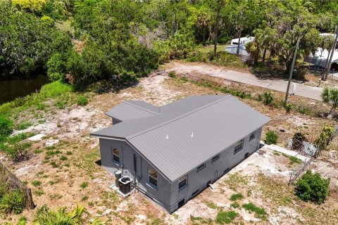 House in Gibsonton, Florida 3 bedrooms, 107.77 sq.m. № 1721114 - photo 8