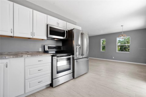 House in Gibsonton, Florida 3 bedrooms, 107.77 sq.m. № 1721114 - photo 10