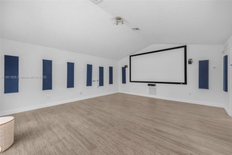 House in Miami, Florida 4 bedrooms, 233.46 sq.m. № 1784173 - photo 18