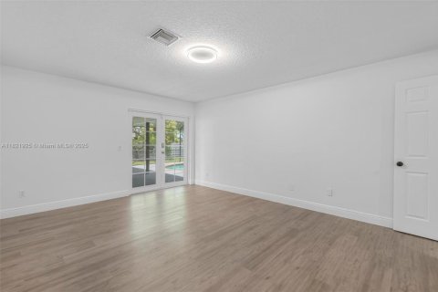 House in Miami, Florida 4 bedrooms, 233.46 sq.m. № 1784173 - photo 15