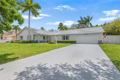 House in Miami, Florida 4 bedrooms, 233.46 sq.m. № 1784173 - photo 3