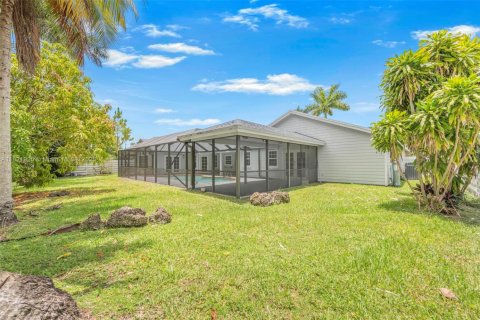 House in Miami, Florida 4 bedrooms, 233.46 sq.m. № 1784173 - photo 27