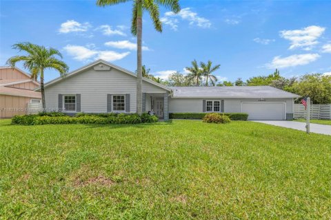 House in Miami, Florida 4 bedrooms, 233.46 sq.m. № 1784173 - photo 4