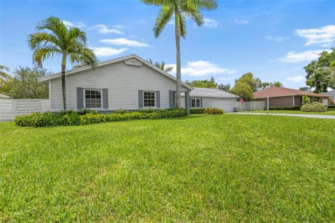 House in Miami, Florida 4 bedrooms, 233.46 sq.m. № 1784173 - photo 5