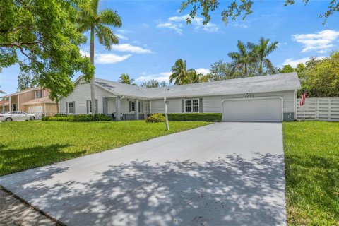 House in Miami, Florida 4 bedrooms, 233.46 sq.m. № 1784173 - photo 1