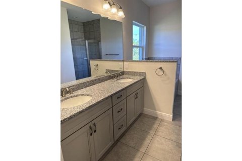 House in North Port, Florida 4 bedrooms, 192.03 sq.m. № 2128379 - photo 8
