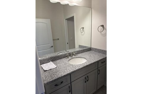 House in North Port, Florida 4 bedrooms, 192.03 sq.m. № 2128379 - photo 11