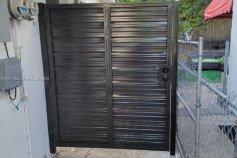 Apartment in Miami, Florida 1 bedroom, 106 sq.m. № 2065181