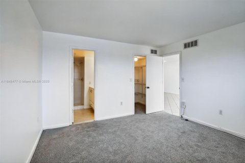 Condo in Sunrise, Florida, 2 bedrooms  № 1852367 - photo 26