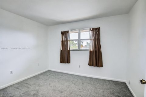 Condo in Sunrise, Florida, 2 bedrooms  № 1852367 - photo 4