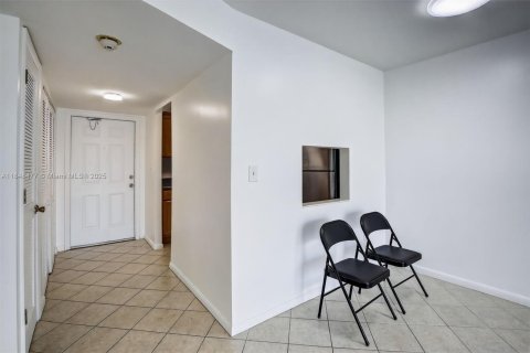 Condo in Sunrise, Florida, 2 bedrooms  № 1852367 - photo 18