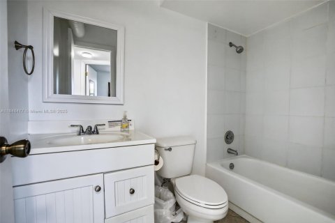 Condo in Sunrise, Florida, 2 bedrooms  № 1852367 - photo 2