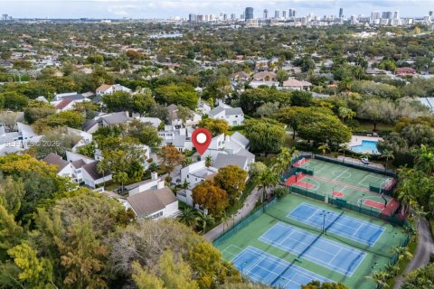 House in Miami, Florida 5 bedrooms, 453.46 sq.m. № 2268686 - photo 30