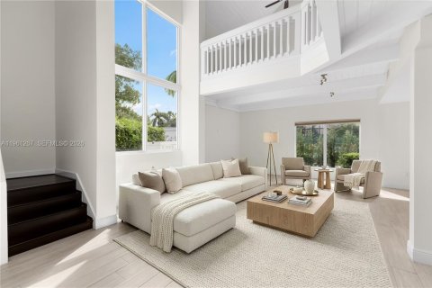House in Miami, Florida 5 bedrooms, 453.46 sq.m. № 2268686