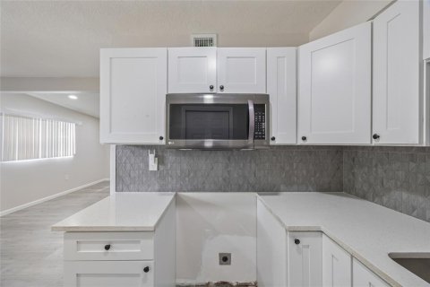 House in Lakeland, Florida 3 bedrooms, 77.29 sq.m. № 1749697 - photo 11