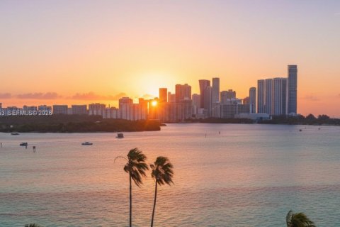 Casa en alquiler en Bay Harbor Islands, Florida, 3 dormitorios, 178.84 m2 № 2010724 - foto 9