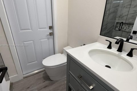 Купить виллу или дом в Сарасота, Флорида 2 спальни, 112.6м2, № 1922850 - фото 16