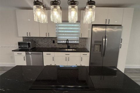 Купить виллу или дом в Сарасота, Флорида 2 спальни, 112.6м2, № 1922850 - фото 5