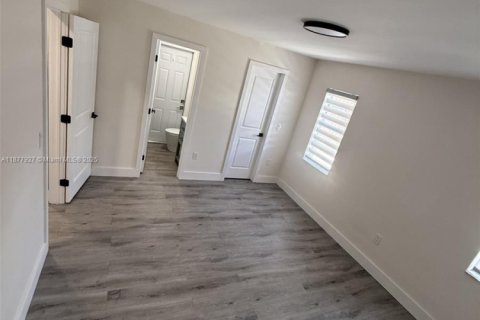 Купить виллу или дом в Сарасота, Флорида 2 спальни, 112.6м2, № 1922850 - фото 22