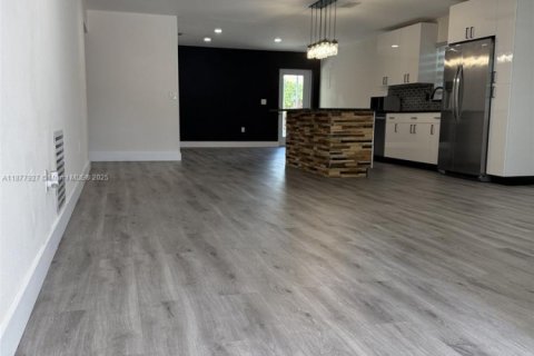 Купить виллу или дом в Сарасота, Флорида 2 спальни, 112.6м2, № 1922850 - фото 9