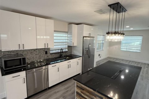 Купить виллу или дом в Сарасота, Флорида 2 спальни, 112.6м2, № 1922850 - фото 8