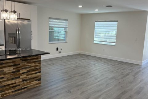 Купить виллу или дом в Сарасота, Флорида 2 спальни, 112.6м2, № 1922850 - фото 7