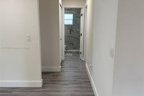 Купить виллу или дом в Сарасота, Флорида 2 спальни, 112.6м2, № 1922850 - фото 19