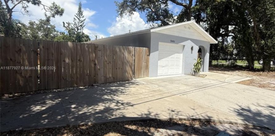 Дом в Сарасота, Флорида 2 спальни, 112.6м2 № 1922850