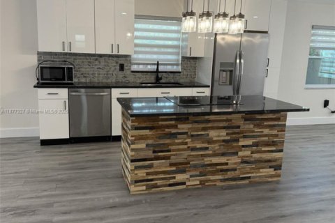 Купить виллу или дом в Сарасота, Флорида 2 спальни, 112.6м2, № 1922850 - фото 6