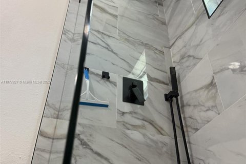 Купить виллу или дом в Сарасота, Флорида 2 спальни, 112.6м2, № 1922850 - фото 13