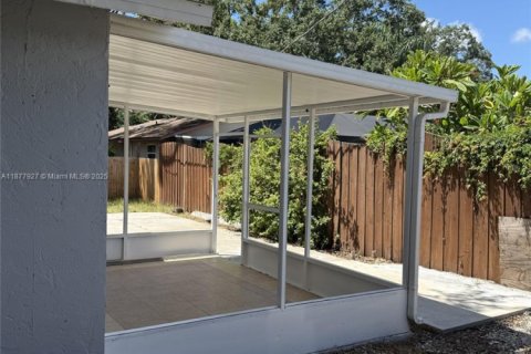 Купить виллу или дом в Сарасота, Флорида 2 спальни, 112.6м2, № 1922850 - фото 26