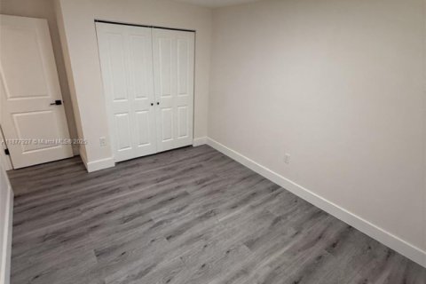 Купить виллу или дом в Сарасота, Флорида 2 спальни, 112.6м2, № 1922850 - фото 18