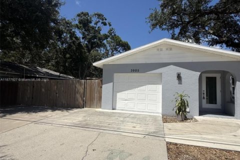 Купить виллу или дом в Сарасота, Флорида 2 спальни, 112.6м2, № 1922850 - фото 3