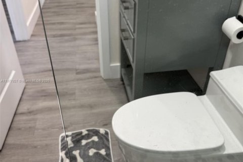 Купить виллу или дом в Сарасота, Флорида 2 спальни, 112.6м2, № 1922850 - фото 12