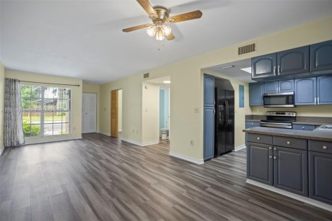 Townhouse in Cooper City, Florida 3 bedrooms, 120.96 sq.m. № 2038346 - photo 18