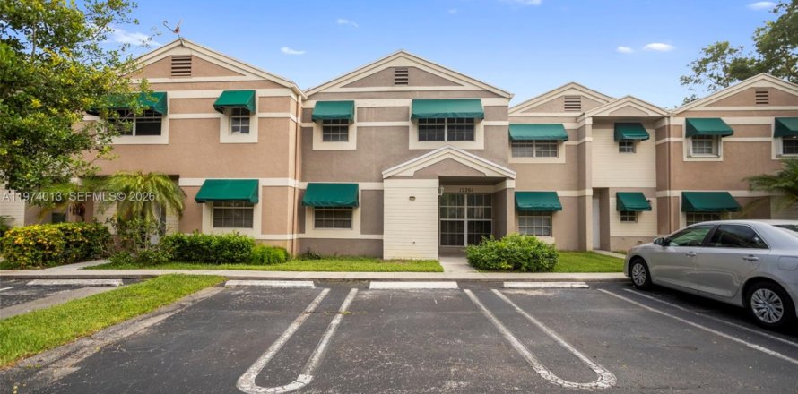 Townhouse in Cooper City, Florida 3 bedrooms, 120.96 sq.m. № 2038346