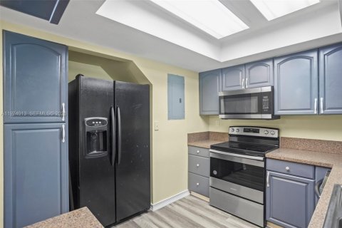 Townhouse in Cooper City, Florida 3 bedrooms, 120.96 sq.m. № 2038346 - photo 15