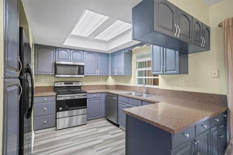 Townhouse in Cooper City, Florida 3 bedrooms, 120.96 sq.m. № 2038346 - photo 14