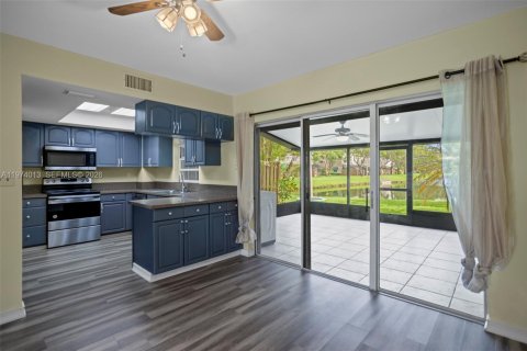 Townhouse in Cooper City, Florida 3 bedrooms, 120.96 sq.m. № 2038346 - photo 12