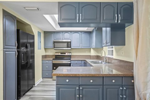 Townhouse in Cooper City, Florida 3 bedrooms, 120.96 sq.m. № 2038346 - photo 13